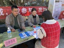 1707123899494359.png 12月8日,曹红波律师、朱海祥律师在上城区范家社区参与杭州电视台西湖明珠频道“和事佬”栏目举办的法治宣传活动。.png